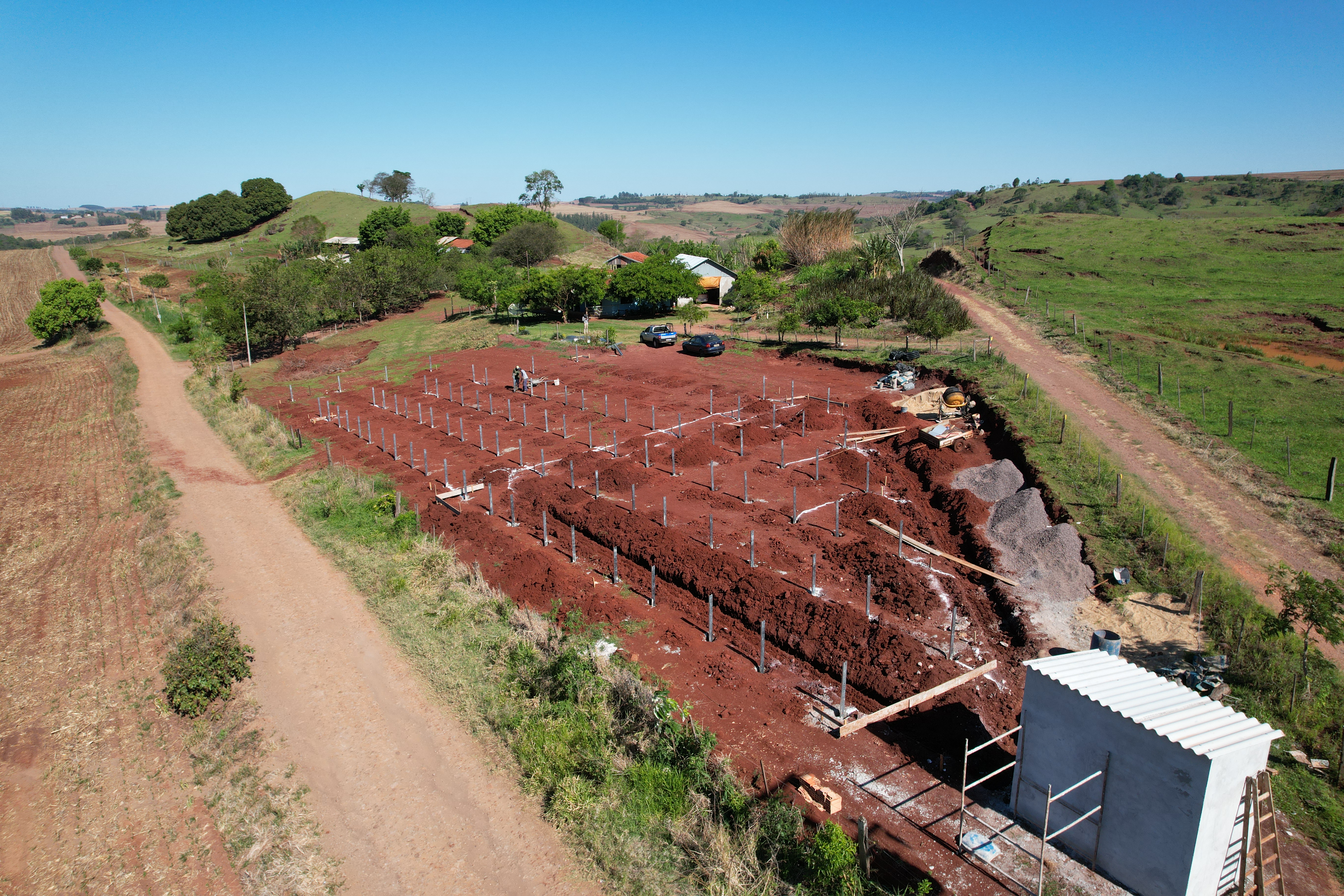 Usina solar em fase de implantação